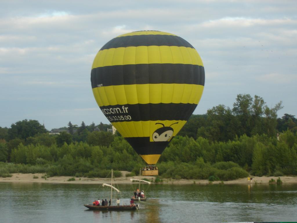 Apartamento Les Bords De Loire Veuves Habitación foto
